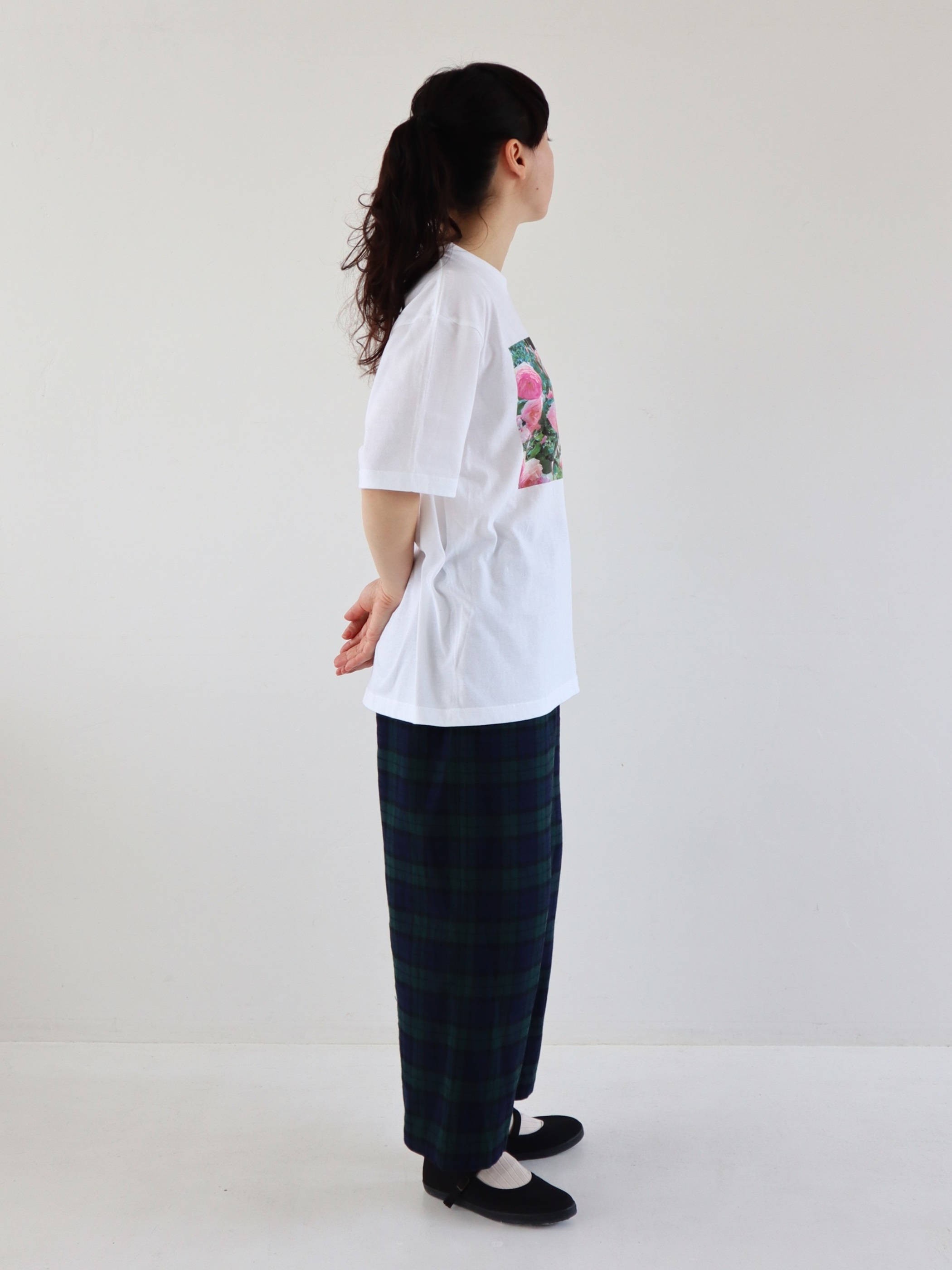 薔薇のデジタルプリント半袖Tシャツ