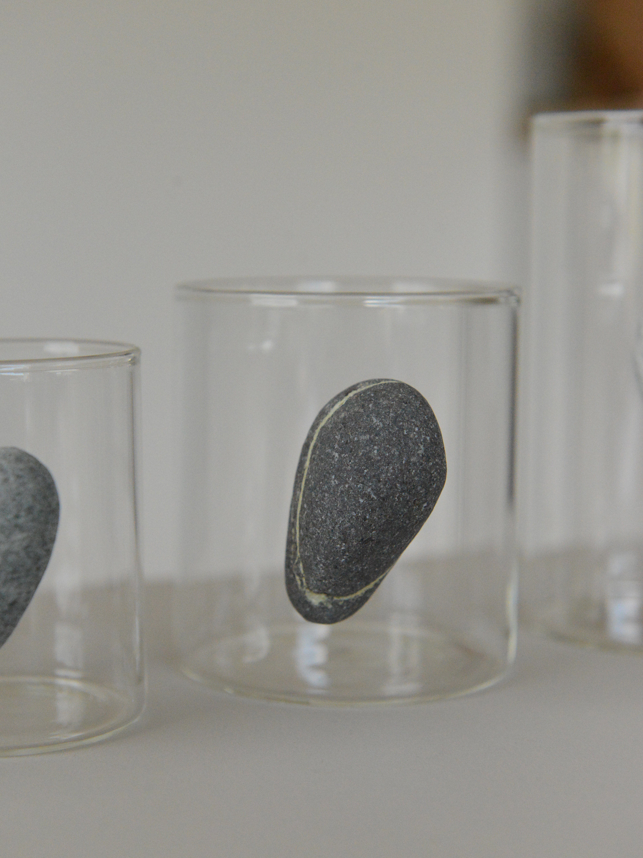 floating stone / 石付きグラス W2