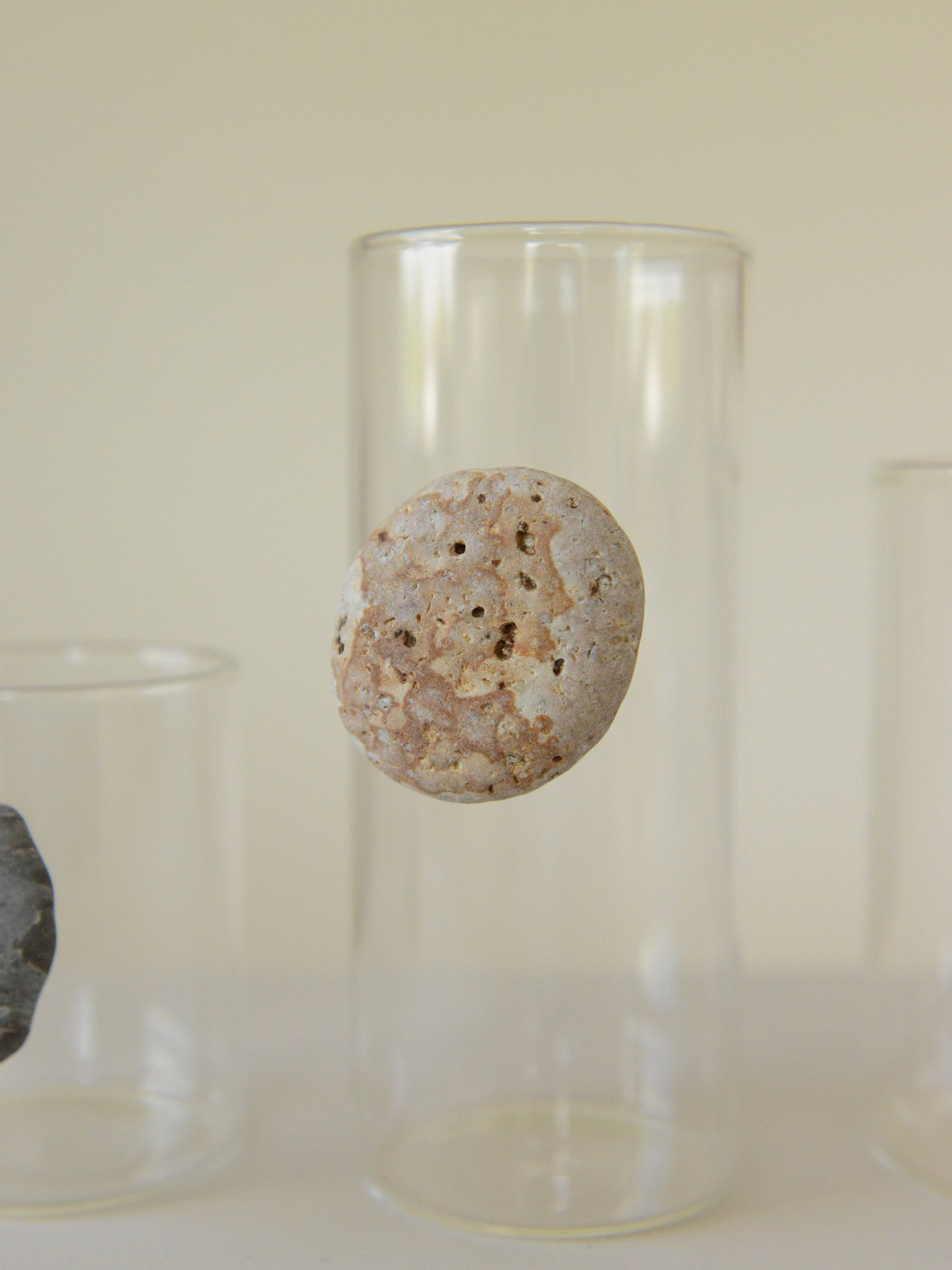 floating stone / 石付きグラス H2