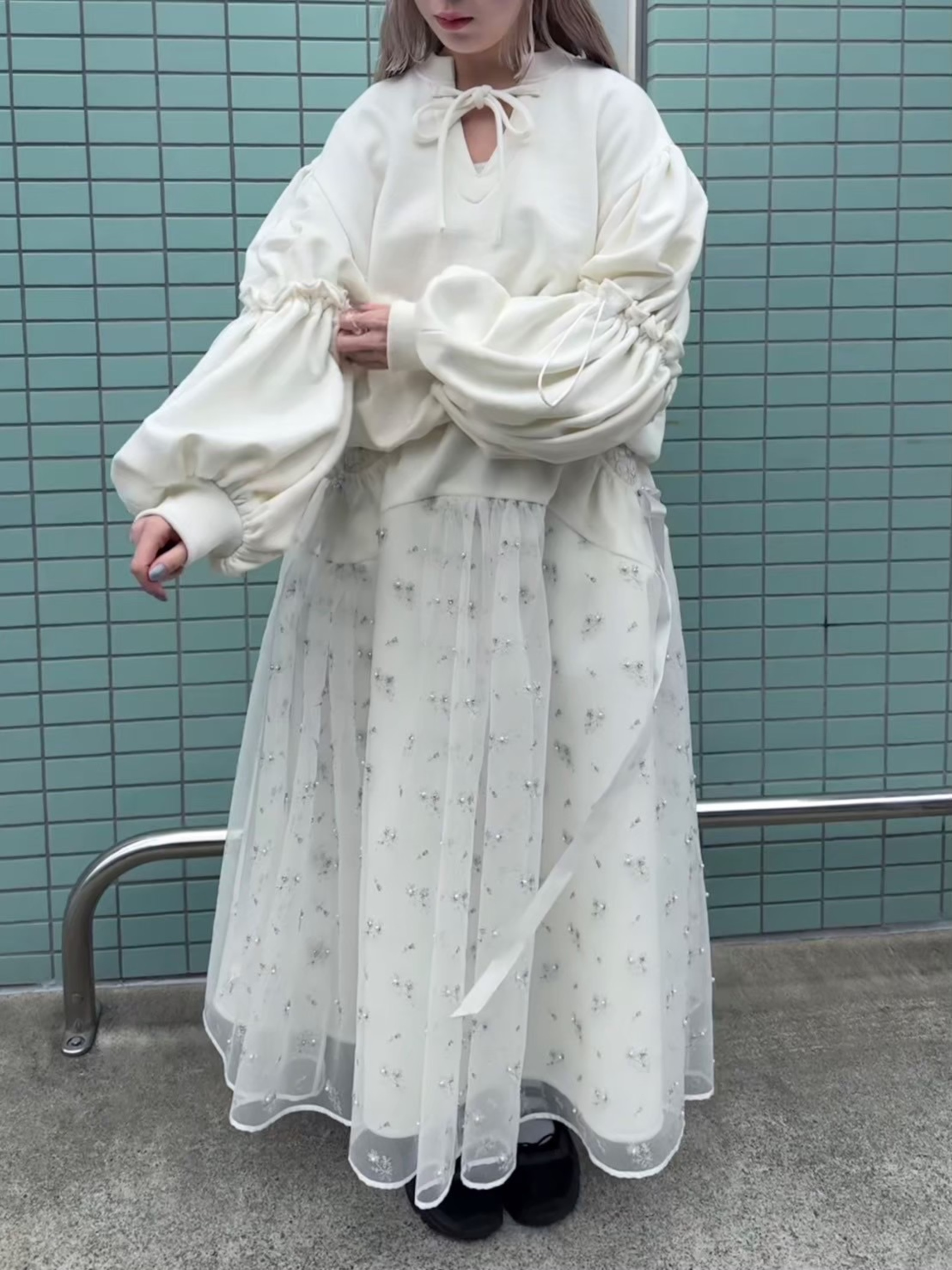 volume sleeve sweatshirt