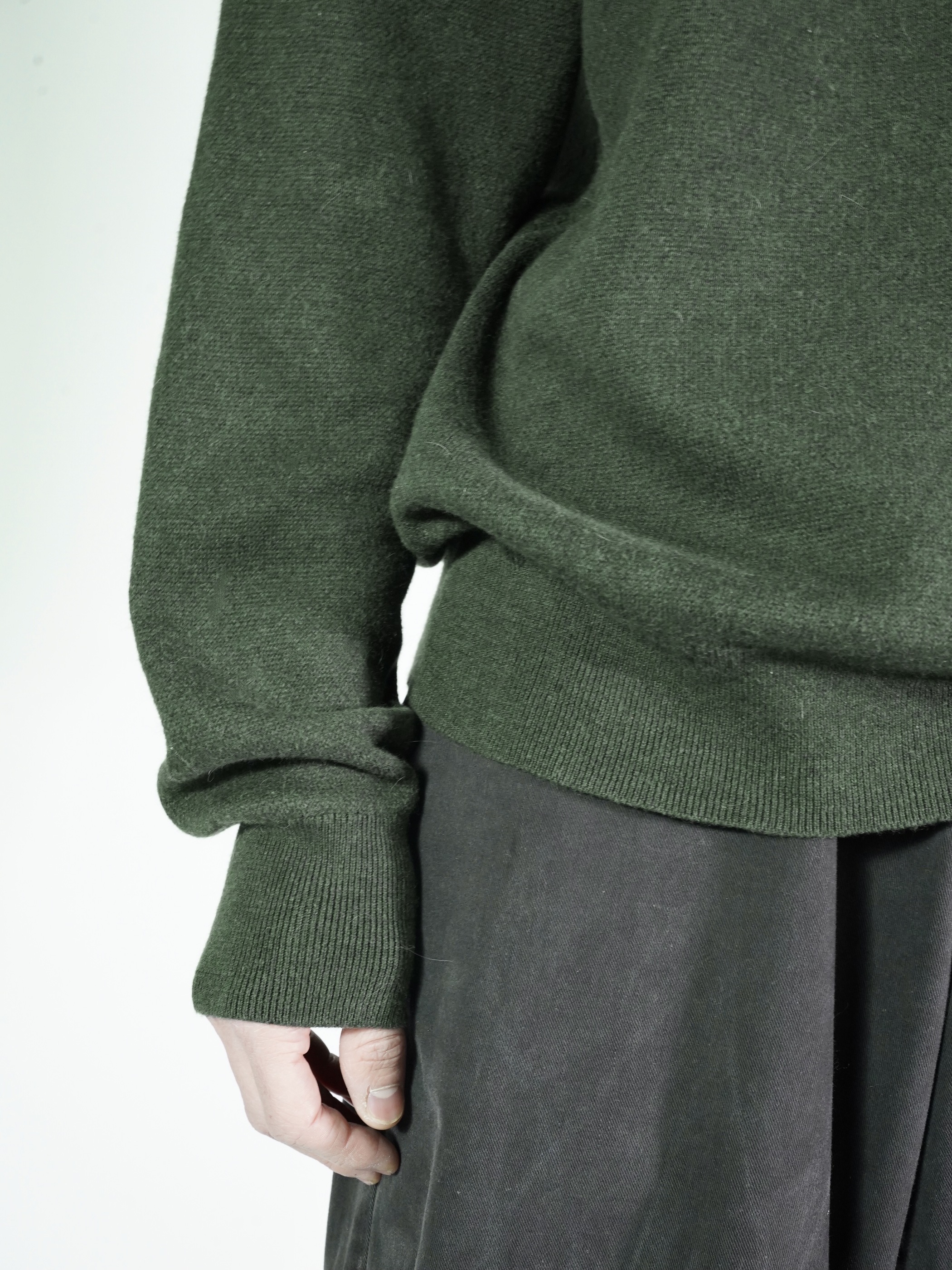 KIRKLAMD Merino wool × Pima cotton 前V Sweater